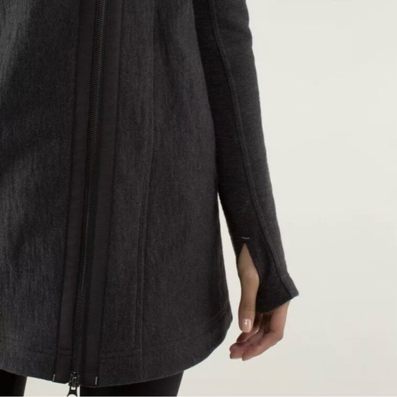 *rare* LULULEMON Virasana Blanket Wrap in Heathered Black, Black Zip Detail 6 - Picture 6 of 16